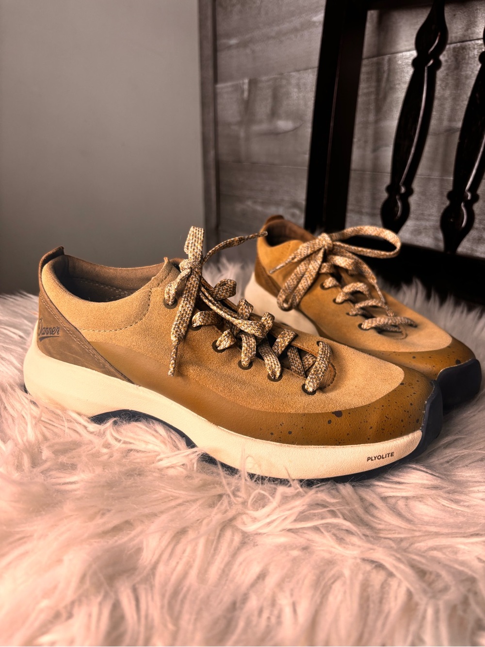 Danner Caprine plyolite Tan and White Suede Lace-Up hiking walking Sneakers